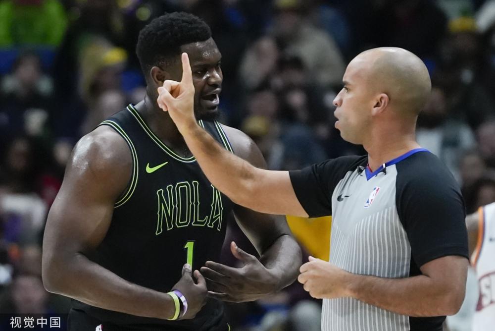 出欣喜的笑 出欣喜的笑