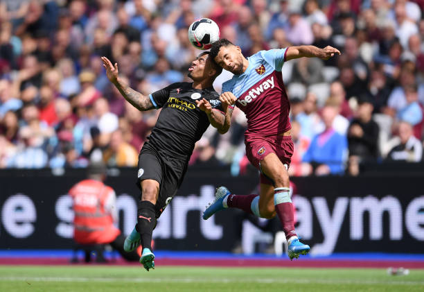 通过他的表 通过他的表